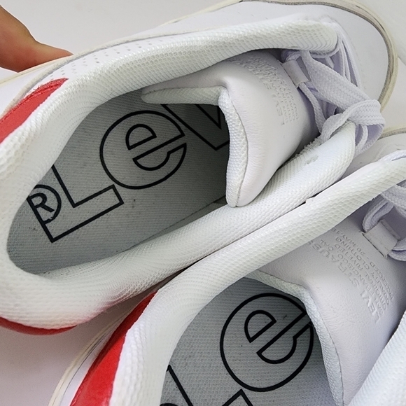NEW LEVI'S Shoes Munro NewAmericana Sneakers White Red Gray Size 10 - Picture 5 of 10